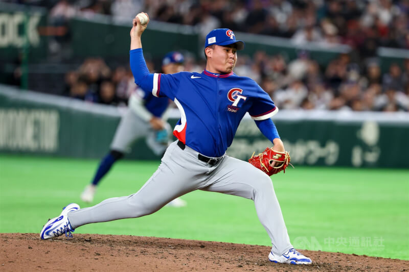 台灣隊WBC經典賽預賽7日與捷克隊交手，台灣隊投手曾峻岳（圖）7局登板關門成功，順利幫助球隊收下勝利。中央社記者王騰毅東京攝 115年3月7日