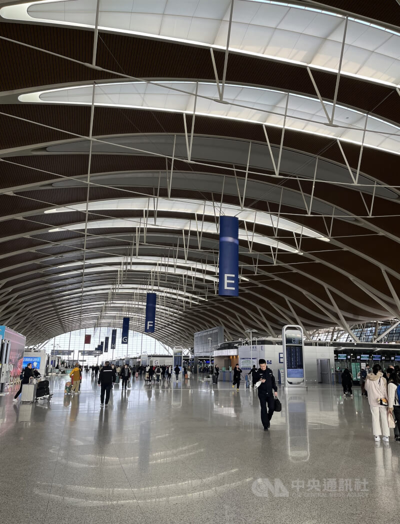 圖為上海浦東機場大廳。（中央社檔案照片）