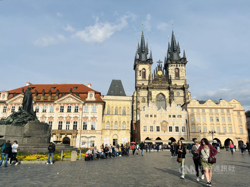 星宇航空將於8月1日開航直飛布拉格航線，並邀請蔡依林擔任宣傳大使，重新拍攝「布拉格廣場」MV，引發熱烈關注。捷克觀光局10日公開MV取景地，包含布拉格知名的「老城廣場」。中央社記者劉郁葶布拉格攝 115年3月11日