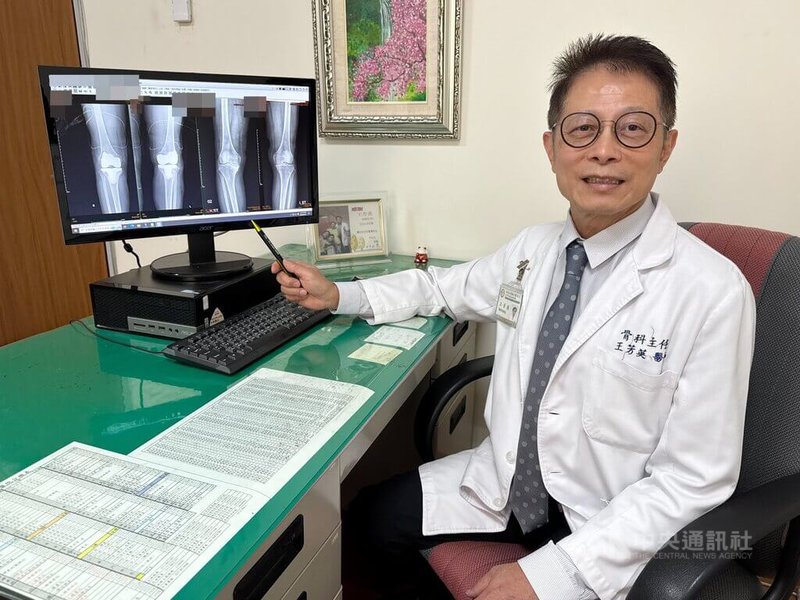 李綜合醫院骨科醫師王芳英提醒，膝蓋受傷一定要休息，否則日後恐產生關節炎。中央社記者趙麗妍攝　115年3月11日