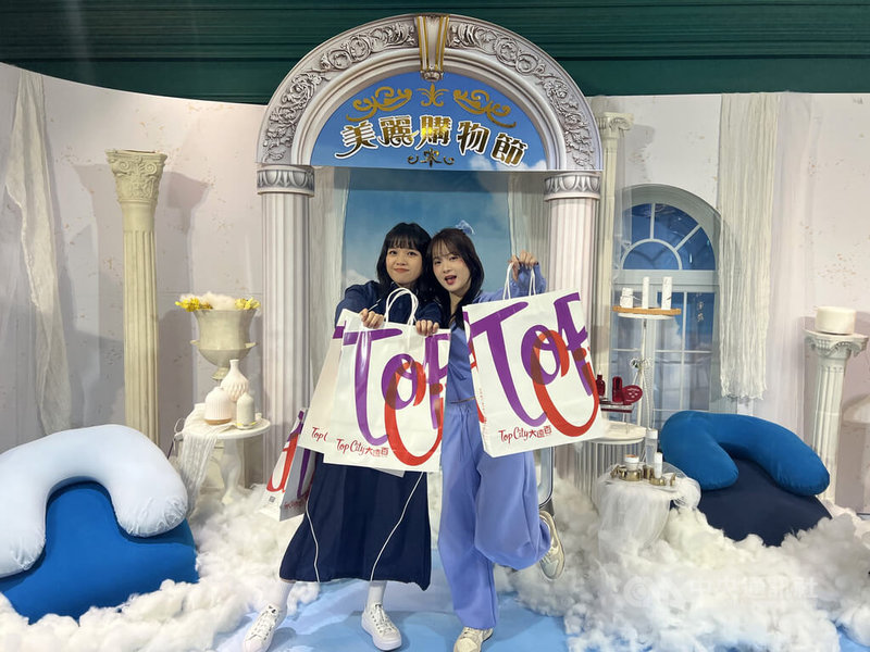 距離母親節還有約2個月，台中市百貨業者推出「美麗購物節」活動，11日起開啟VIP預購。中央社記者郝雪卿攝　115年3月11日