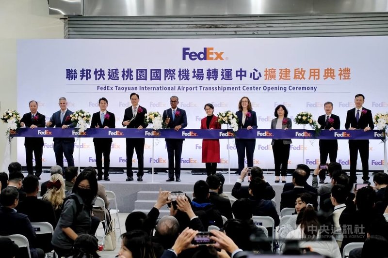 聯邦快遞全新「桃園國際機場轉運中心」11日啟用，聯邦快遞表示，這是聯邦快遞在台有史以來最大投資案，新運轉中心優勢在於整體量能是過去的2倍。中央社記者吳睿騏桃園機場攝　115年3月11日