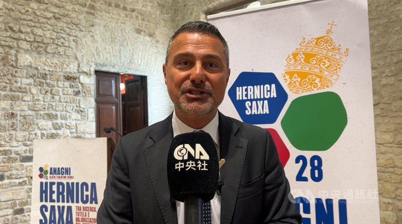 阿納尼市長納塔利亞（Daniele Natalia）接受中央社專訪表示，希望吸引包括台灣的更多國際觀光客前來。中央社記者黃雅詩阿納尼攝　115年3月11日