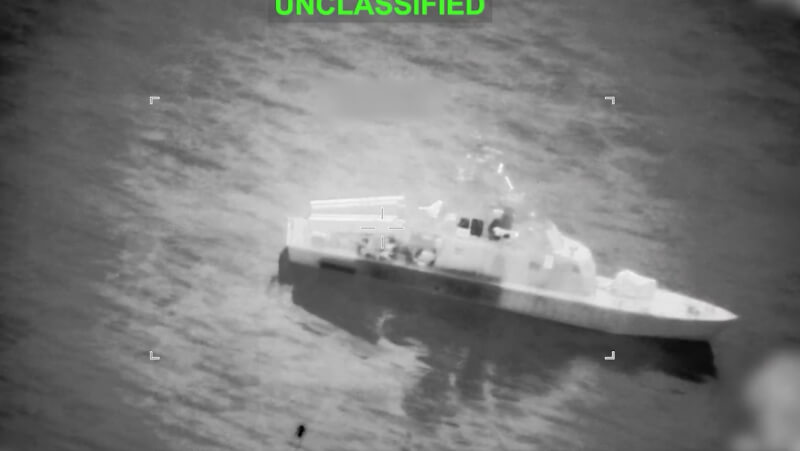 美國軍方10日指出已在荷莫茲海峽附近摧毀16艘伊朗布雷船。（圖取自x.com/CENTCOM）