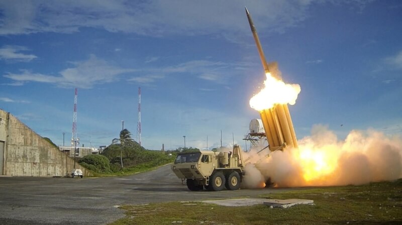圖為美軍反飛彈系統終端高空防衛系統（THAAD，又稱薩德系統）發射攔截飛彈。（U.S. Department of Defense, Missile Defense Agency/Handout via 路透社）