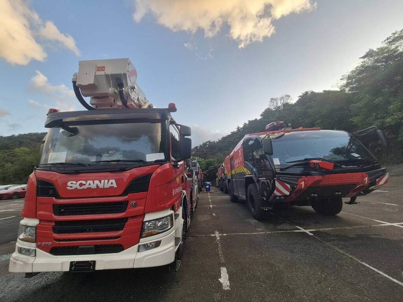 基隆市源遠路102巷大排及碇內大排抽水站12日再現大量泡沫，經環保局追查，發現是乾雄公司為消防車輛填充消防泡沫原液時，瓶身破損流出50公升原液，後以水柱清洗流入大排所致。（基隆市政府提供）中央社記者王朝鈺傳真　115年3月12日