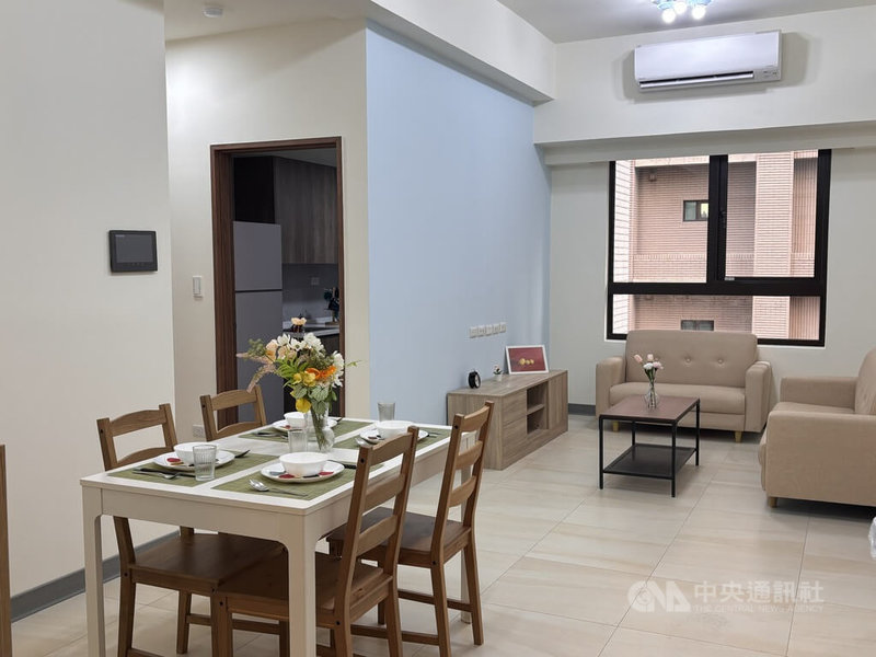 內政部部務會報會後記者會12日移師由國家住都中心興辦、位於新北市三重區的「富貴好室」社宅1樓舉行。圖為位於8樓的3房型空間陳設。中央社記者高華謙攝 115年3月12日