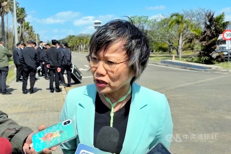 台灣民眾黨籍立法委員李貞秀立委資格爭議，內政部長劉世芳（圖）12日說，內政部是從法律觀點看立委是否適任，「一下子跳高到是政治操作，我深不以為然」。法律明文規定很清楚，相信立委們應會了解。中央社記者吳睿騏桃園攝　115年3月12日