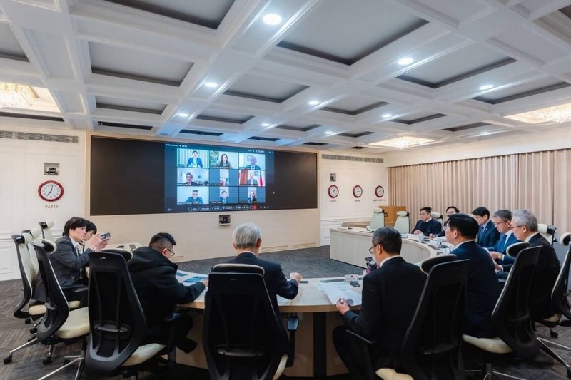 美伊開戰，外交部長林佳龍12日主持視訊會議聽取駐中東地區各館處簡報，肯定各館處主動關懷當地民眾安全。（外交部提供）中央社記者楊堯茹傳真　115年3月12日