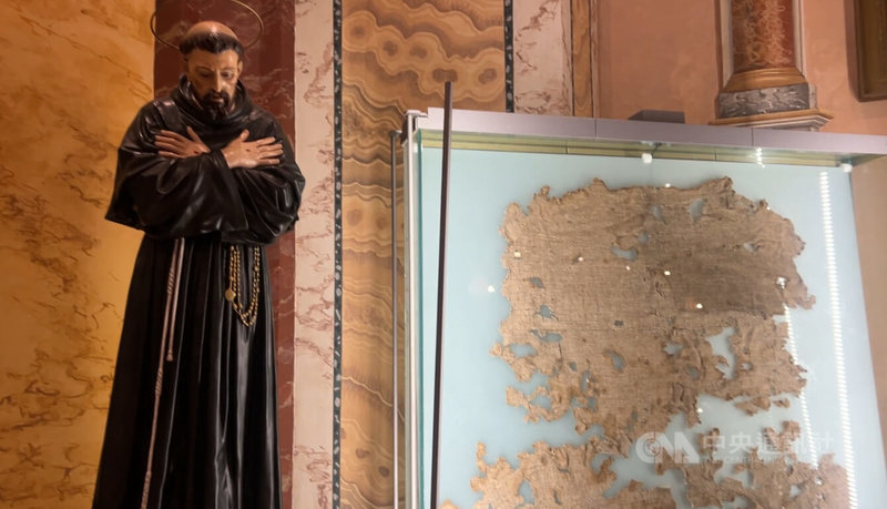 阿拉特里保留有天主教知名聖人聖方濟各留下的「斗篷」，成為朝聖景點。中央社記者黃雅詩阿拉特里攝 115年3月12日