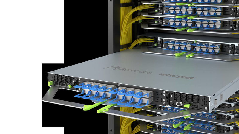 雲端IT基礎架構廠商緯穎在12日宣布，攜手共同封裝光學解決方案領導廠商Ayar Labs，建立策略合作夥伴關係，打造以光學互連的機櫃級AI系統，支援新世代超大規模AI運算需求。（緯穎提供）中央社記者潘智義傳真　115年3月12日