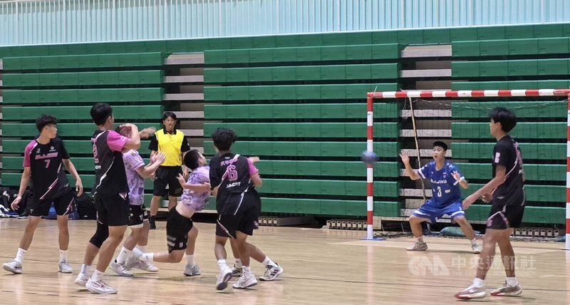 全國中小學師生手球錦標賽，所有參賽隊伍皆是各縣市的一時之選，比賽區分有高中、國中、國小和國小迷你男女子組及教師組，8天賽事中，將進行逾250場次的比賽，精彩可期。中央社　115年3月12日