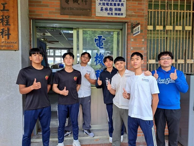 台電高職技術類獎學金甄選，台東專科學校電機科6名學生錄取，未來完成台電養成班訓練並通過考核後，即可成為正式僱用人員，達成「畢業即就業」的職涯目標。（東專提供）中央社記者盧太城傳真　115年3月13日