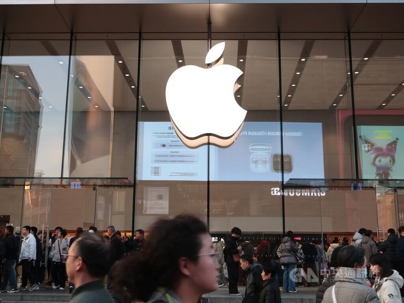 位於上海市南京東路上的蘋果旗艦店。圖攝於3月7日。中央社記者李雅雯上海攝　115年3月13日