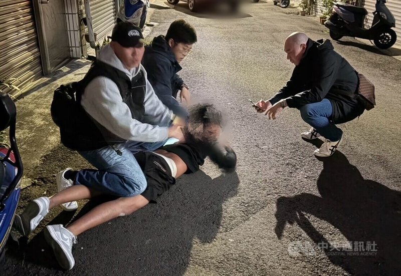 台北市警察局大同分局破獲假冒幣商涉搶奪案，警方指出，被害人郭姓男子備妥新台幣400萬元準備買虛擬貨幣，與對方面交時遭黃姓男子行搶未果，循線在台中市逮捕黃男到案送辦，將持續擴大清查。（翻攝照片）中央社記者劉建邦傳真　115年3月13日