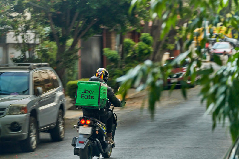 Uber Eats平台數據揭露高雄人的獨特偏好。高雄民眾訂購「肉燥飯」的頻率比台北高出47%；而「鍋燒意麵」的訂購量是台北的8倍之多。（Uber提供）中央社記者林巧璉傳真　115年3月13日