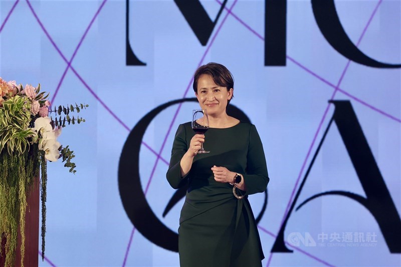 副總統蕭美琴12日晚間在台北出席「115年外交部春宴」，舉杯向各國駐台使節代表致意。 中央社記者王飛華攝　115年3月12日