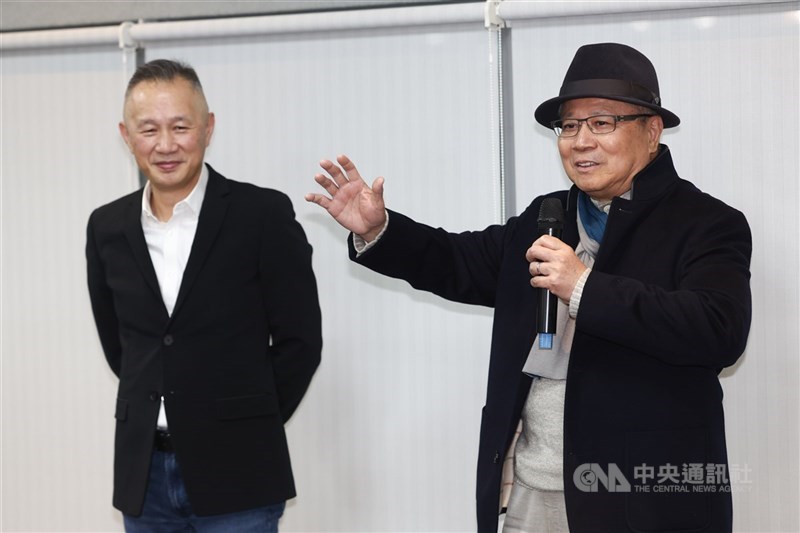 圖為緯創董事長林憲銘（右）、總經理林建勳（左）。（中央社檔案照片）