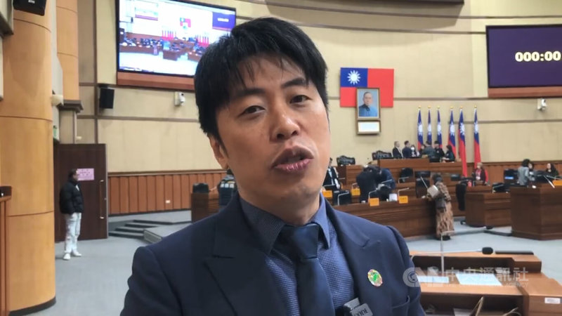 超級籃球聯賽（SBL）基隆黑鳶籃球隊獲新台幣400萬元冠名贊助，12日更名為凱撒基隆黑鳶隊，民進黨基隆市議員張之豪（圖）13日質疑市府投資球隊5500萬元，如今隊名「基隆」兩字反被往後「擠」。中央社記者王朝鈺攝　115年3月13日