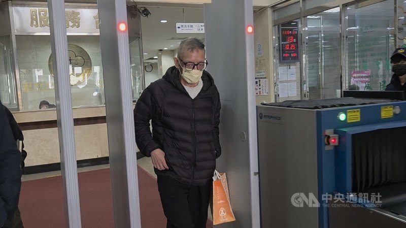 台北地方法院13日開庭審理國民黨立委鄭天財涉收賄案，傳喚同案被告、鄭天財國會辦公室執行長張騰龍（圖），張男當庭認罪。中央社記者謝君臨攝　115年3月13日