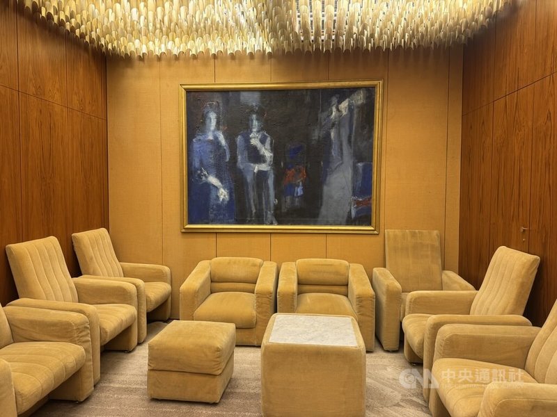 布拉格會議中心的「總統休息室」曾接待多位國際政要。2002年，時任捷克總統哈維爾（Václav Havel）與時任美國總統小布希（George W. Bush）即在此會面，為這座建築留下重要的外交紀錄。中央社記者劉郁葶布拉格攝　115年3月14日