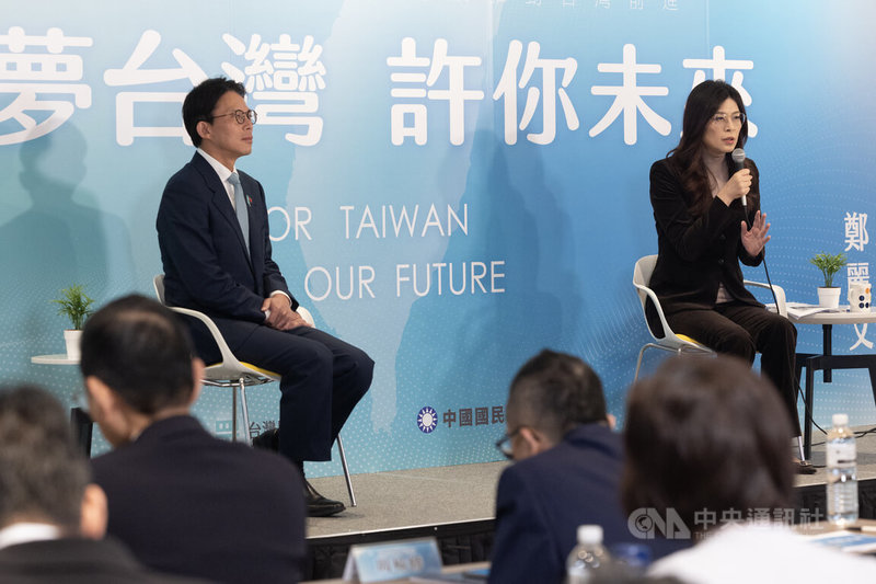 國民黨與民眾黨14日上午共同召開記者會發表兩黨共同政見願景，國民黨主席鄭麗文（前右）、民眾黨主席黃國昌（前左）出席，並指出希望透過合作代替對抗，讓國人可以看到不同政黨可以合作。中央社記者趙世勳攝 115年3月14日