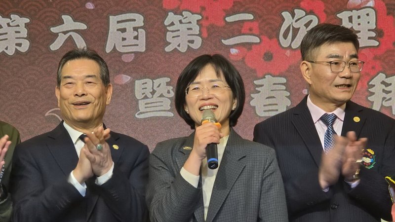 新北市雲林同鄉會總會第6屆第2次理監事聯席會議暨115年新春團拜14日晚間在板橋區登場，民進黨新北市長參選人、立委蘇巧慧（中）出席致詞。右為新北市雲林同鄉會總會理事長邱識琪。（民眾提供）中央社記者黃旭昇傳真　115年3月14日