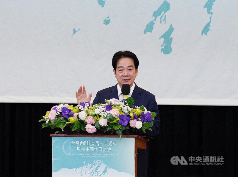 總統賴清德14日上午出席由台灣智庫舉辦的「台灣總統直選30週年與民主韌性研討會」，並應邀致詞。中央社記者郭日曉攝 115年3月14日
