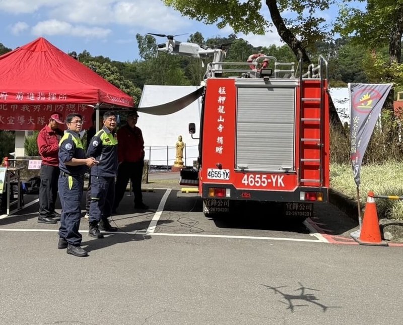 清明節即將到來，台北市消防局14日表示，為預防墓區火警，特別導入無人機高空巡查與熱源監測機制，結合地面警戒與巡邏，盼強化早期發現與即時應變效率。（台北市消防局提供）中央社記者劉建邦傳真　115年3月14日