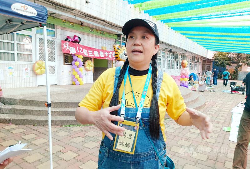 「第12屆全國三胞胎大會師」15日在雲林縣斗南鎮文安國小登場,活動發起人陳慧君(圖)說,三胞胎的父母從孩子還未出生就會非常焦慮,出生後面臨更多挑戰,透過活動提供實際育兒經驗,盼孩子平安長大。中央社記者蔡智明攝 115年3月15日