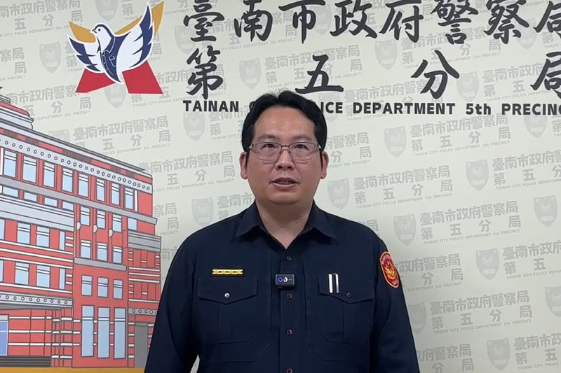 台南一名男子疑因感情因素，14日晚間涉嫌持水果刀刺傷對方，傷者送醫不治。第五分局副分局長吳秉蒼接受媒體聯訪說明案情。（警方提供）中央社記者楊思瑞台南傳真 115年3月15日