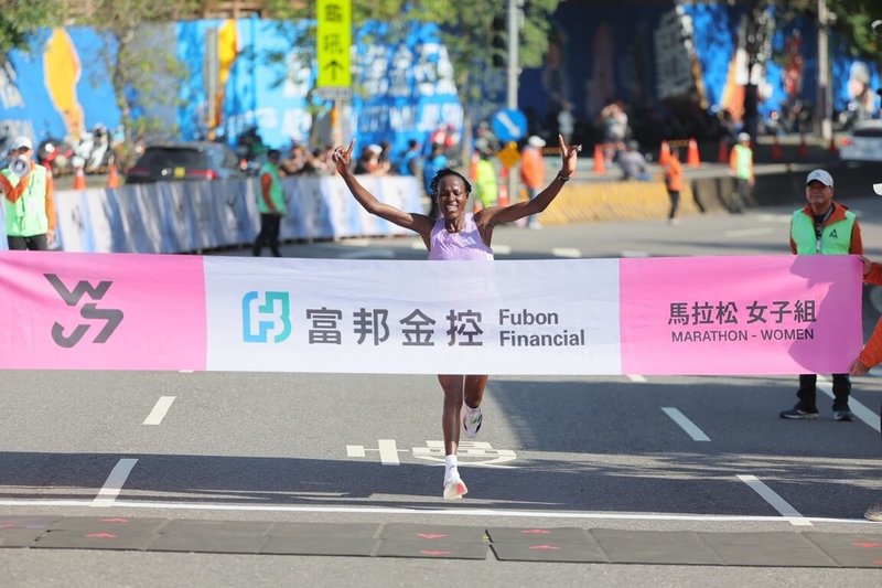 2026新北市萬金石馬拉松15日登場,馬拉松女子組肯亞選手Catherine CHEROTICH(凱薩琳.切羅蒂奇),以2小時32分32秒摘后。(新北市政府提供)中央社記者王鴻國傳真 115年3月15日
