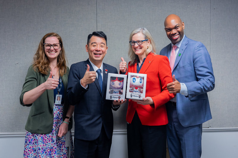 桃園市政府副秘書長金志聿（左2）於美東時間12日，率桃園代表團拜會北卡羅來納首府羅里市長高維爾（右2），就智慧城市治理、可負擔住宅以及老舊建築活化等城市發展議題進行交流。（桃園市政府提供）中央社記者吳睿騏桃園傳真　115年3月15日
