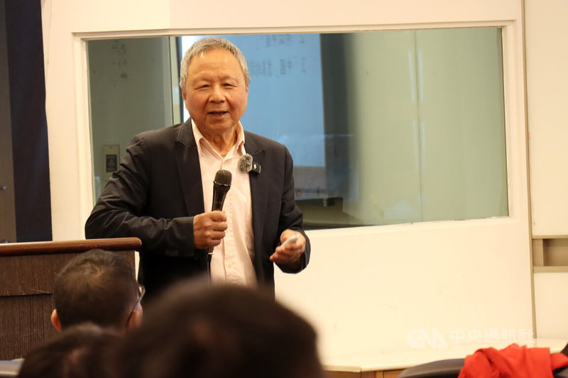 中研院院士杜正勝15日在台北出席「再訪古代中國」叢書的新書分享會。他表示，讀歷史不是追逐潮流，接近事實最重要。台灣是自由、開放的社會，在此做中國歷史研究比中國學者有更好的條件。中央社記者張淑伶攝　115年3月15日