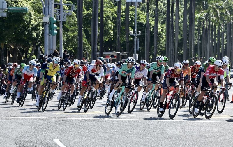 2026國際自由車環台公路大賽15日在台北登場,來自世界各地的國家隊以及職業車隊來台參賽,來自全球 34個國家,共計21支國內外職業車隊,177位菁英職業選手競逐。中央社記者張皓安攝 115年3月15日