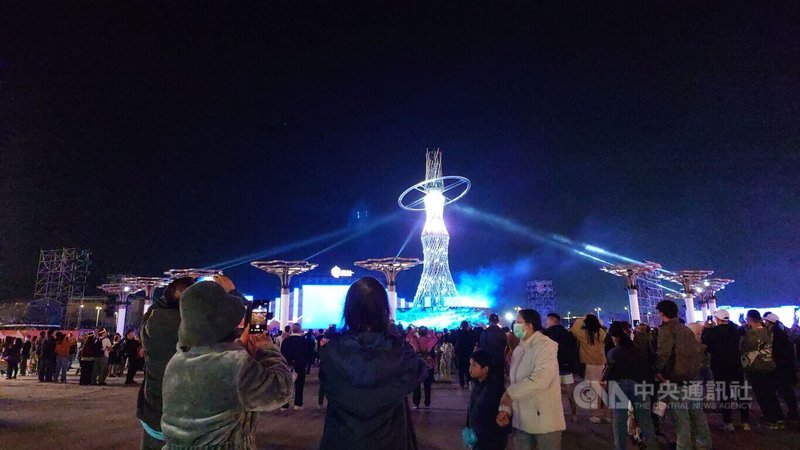 2026台灣燈會15日劃下精彩句點，交通部指出，活動超過1000萬人次與會，帶來約新台幣230億元觀光產值。圖為主燈秀展演。中央社記者蔡智明攝　115年3月15日