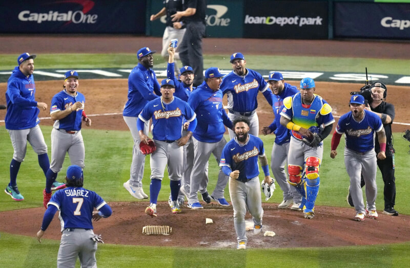 委內瑞拉14日在世界棒球經典賽8強賽逆轉擊敗日本。（共同社）