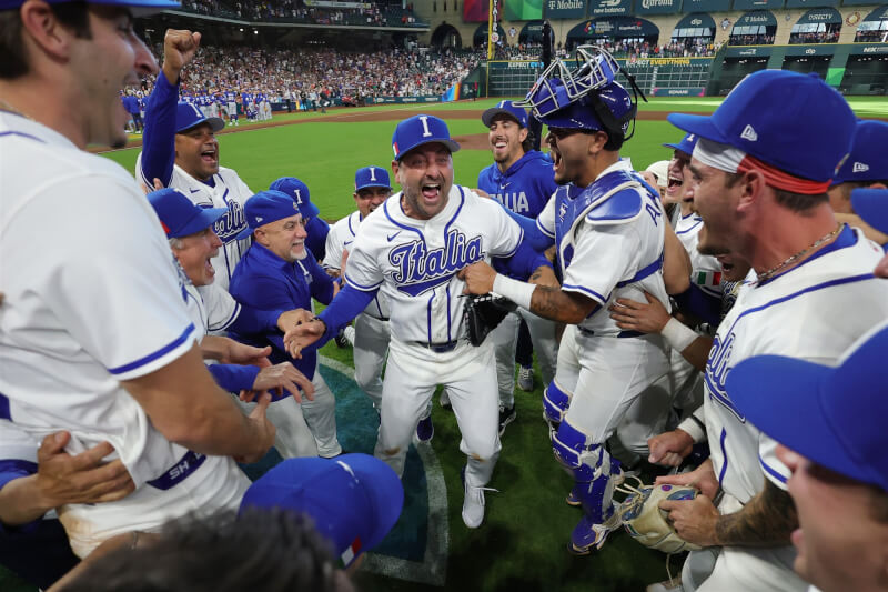 世界棒球經典賽義大利隊14日以8比6擊敗波多黎各，首度闖入4強。（圖取自x.com/WBCBaseball）