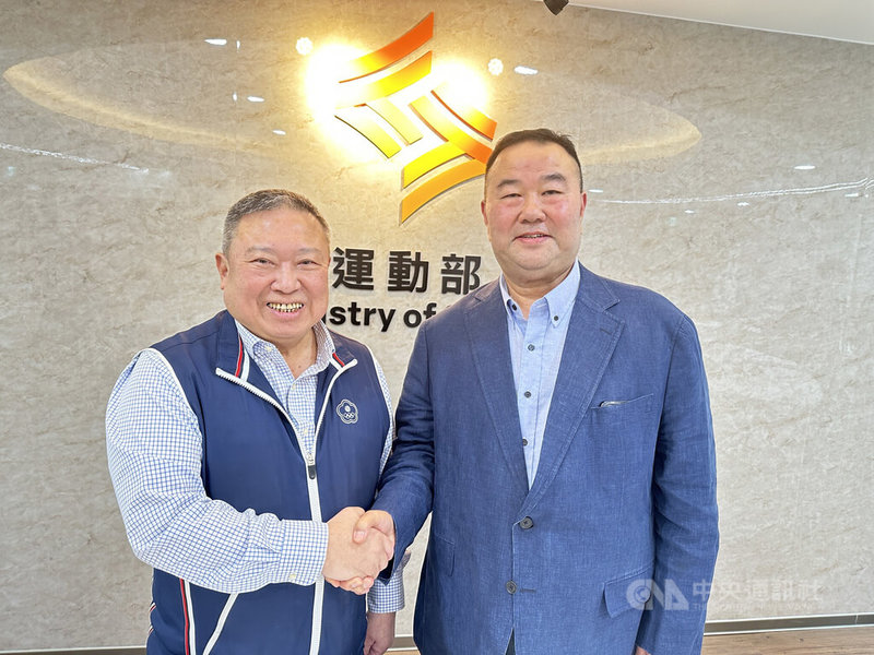 國家運動訓練中心16日召開董事會，確定新董事長為前中華奧會主席林鴻道（左），新執行長趙士強（右），即日就任。中央社記者黎建忠攝　115年3月16日