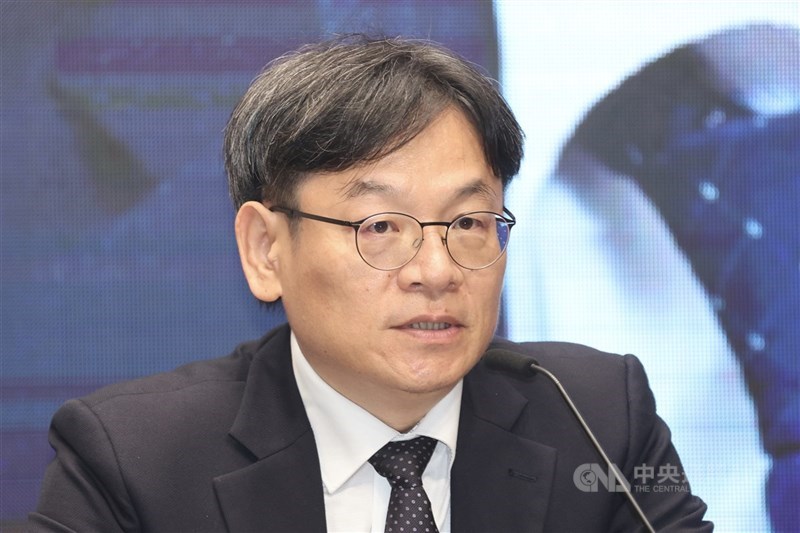 國發會主委葉俊顯（圖）表示，將集結跨部會推動全球攬才行動，預計7月率團赴美東、10月赴美西，鎖定AI領域。（中央社檔案照片）