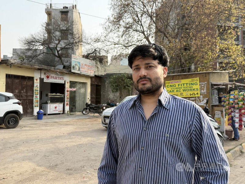 印度民眾夏瑪（Sawan Sharma）表示，桶裝液化石油氣價格漲到4倍，但即便想買，正常管道已難以買到。中央社記者李晉緯新德里攝　115年3月17日