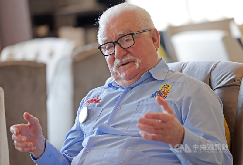 波蘭前總統華勒沙（Lech Wałęsa）17日接受中央社專訪表示，台灣一路辛苦奮鬥至今，面臨非常多危機與挑戰，中國時常對台灣施壓，但台灣取得非常好的平衡，這值得世界讚嘆。中央社記者裴禛攝 115年3月17日