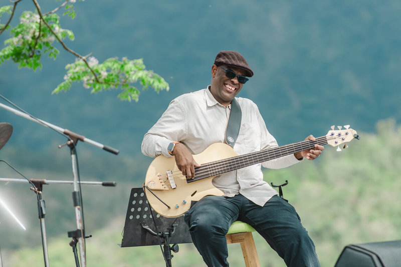 高雄流行音樂中心4月3日至6日將舉辦爵士音樂主題活動「爵對有春」，紐約貝斯手郝東東（圖）領軍的黑梅花俱樂部將登台演出。（高流提供）中央社記者林巧璉傳真　115年3月17日