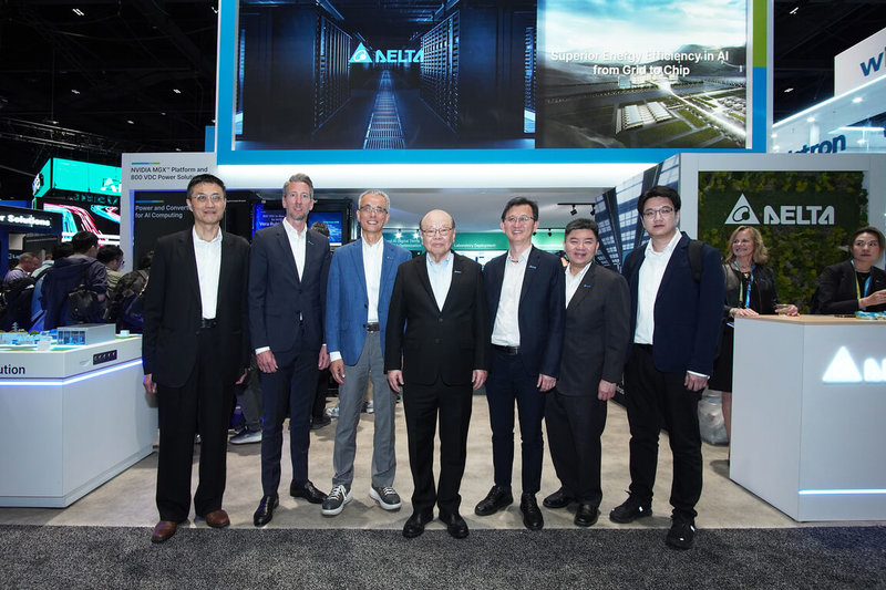 台達電今年盛大參加輝達GTC大會，名列鑽石級贊助商，包括台達電副董事長柯子興（中）、電源及零組件事業範疇執行副總裁史文景（左3）、電源及系統事業群副總裁暨總經理陳盈源（右3）、美洲區總經理曾百全（右2）等主管親自參與。（台達電提供）中央社記者曾仁凱傳真　115年3月17日