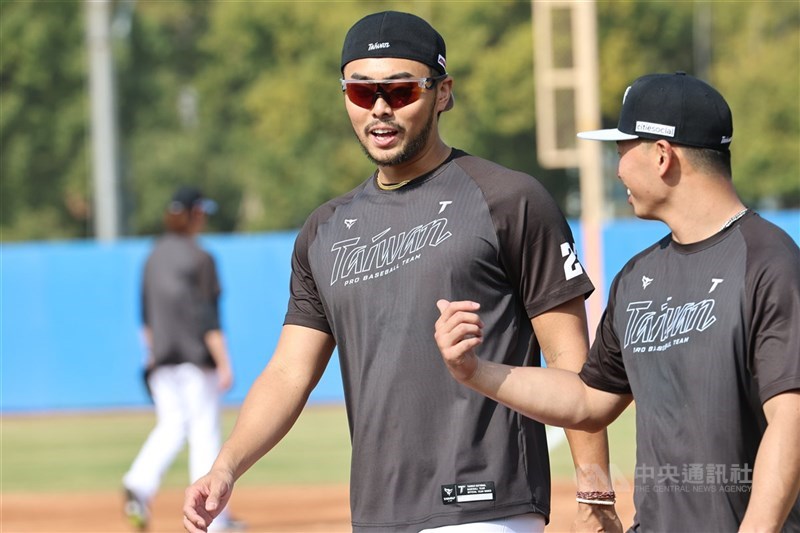 捕手林家正（圖）轉戰日本職棒，加盟北海道日本火腿鬥士隊，17日首度在官辦熱身賽亮相，8局接替上場蹲捕。（中央社檔案照片）