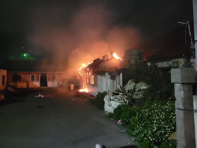 彰化縣二林鎮陳姓男子與同住父親發生爭執心生不滿，2度在住處縱火，甚至波及鄰居，彰化地方法院依犯放火燒毀現供人使用住宅罪，定應執行有期徒刑8年6月。可上訴。（民眾照片）