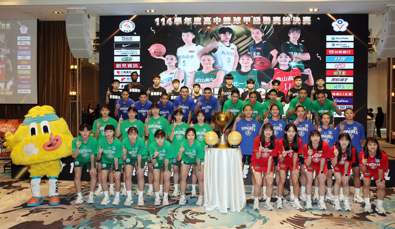 114學年度HBL高中籃球甲級聯賽總決賽將在台北小巨蛋登場，17日記者會上，男、女子組4強球隊主力球員亮相，展現各隊問鼎冠軍的企圖心。中央社記者郭日曉攝　115年3月17日