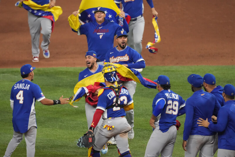 世界棒球經典賽4強戰委內瑞拉16日以4比2戰勝義大利，首度殺進經典賽冠軍戰。（美聯社）
