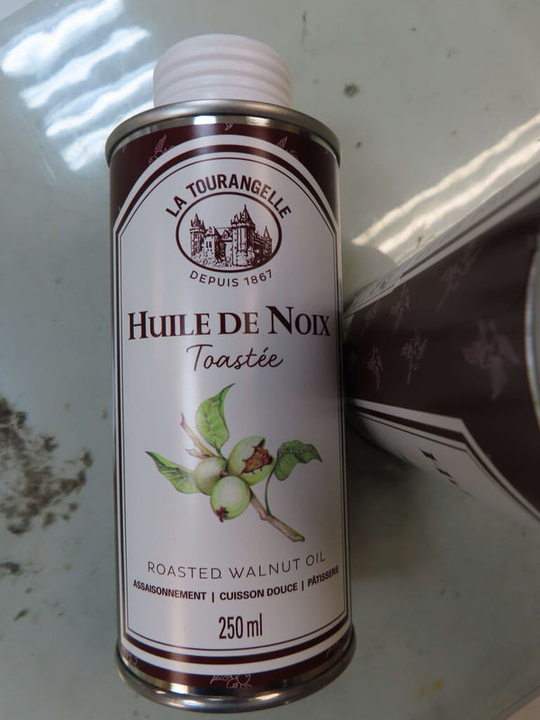 一家訴求為自然、無毒、環保與健康的生活品牌，從法國進口的「核桃油」被檢出禁用於油脂類的「銅葉綠素A」，若長期食用恐增加肝硬化風險，共1批、30公斤遭邊境攔截。（食藥署提供）中央社記者沈佩瑤傳真　115年3月17日