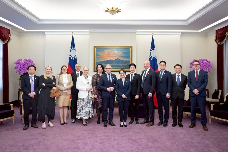 副總統蕭美琴18日上午接見芬蘭國會友台小組跨黨派議員訪問團時表示，期盼兩國未來在科技與人工智慧領域攜手合作，共同因應科技所帶來的威脅與挑戰。（總統府提供）中央社記者溫貴香傳真　115年3月18日